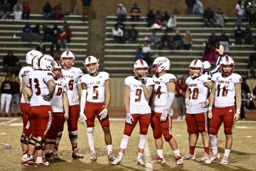 Yukon after a tough win overtime win against Edmond Memorial, they look to take their first playoff win against Union. Our guys know that Union is a tough team, but they are also ready for a challenge like this and I can see it just by the vibe they have given off at practice. Offensive Coordinator Kellet said.