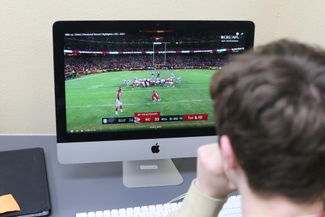 Student closely watched the final seconds of the Chiefs vs. Bills game as the back and forth affair featured 25 points in the final two minutes of regulation.